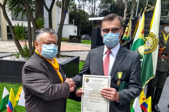 Reconocimiento institucional a oficiales de la Policía
